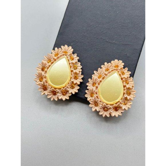 Featherlight Clip On Earrings Drop Shaped Flowers Peach Lightweight Celluloid - Picture 2 of 7